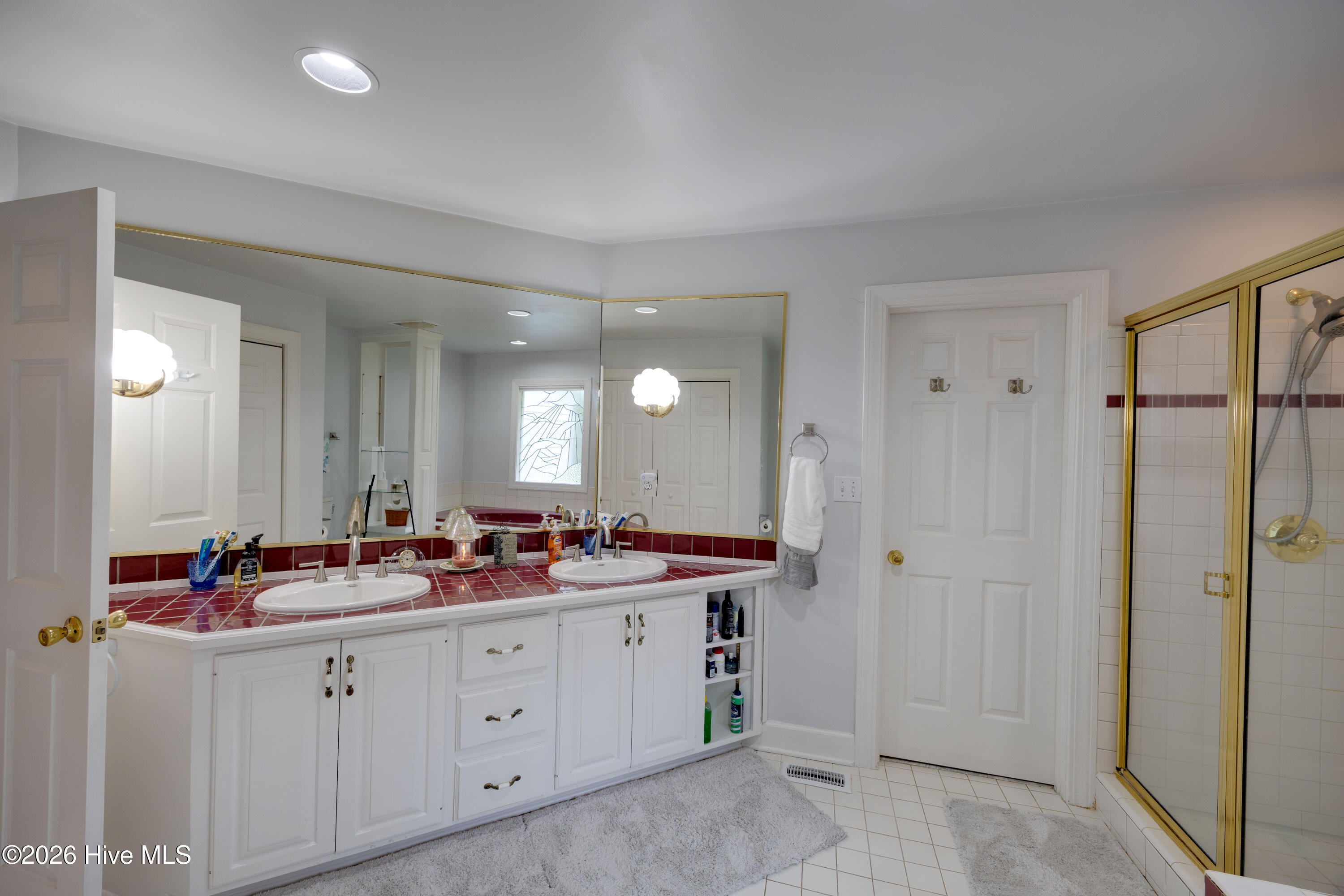 556 Mallard Cove Roper, NC 27970 - Photo 22 of 41 22- Master Bathroom