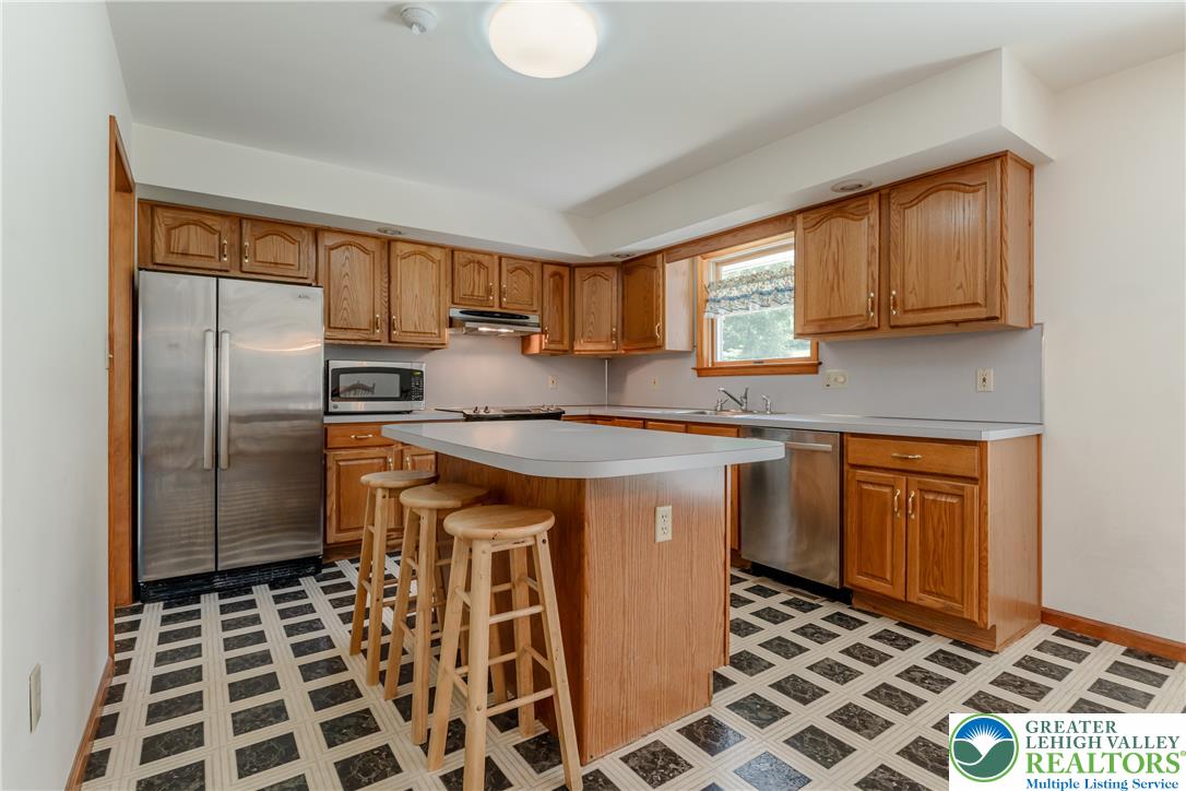590 Airport Road Ashland, PA 17921 - Photo 8 of 51 Kitchen w/ breakfast bar