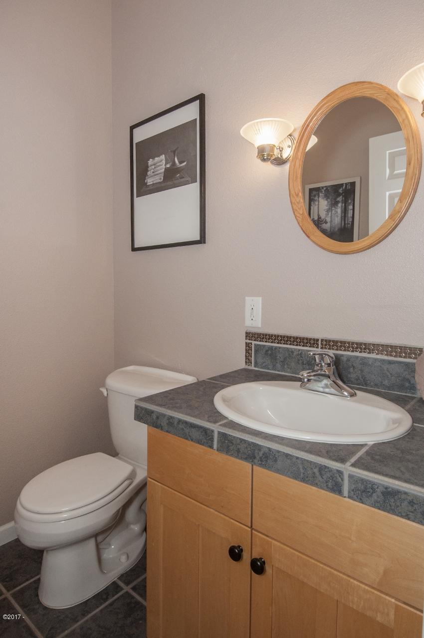 450 Edgewater Depoe Bay, OR 97341 - Photo 21 of 51 Half Bath