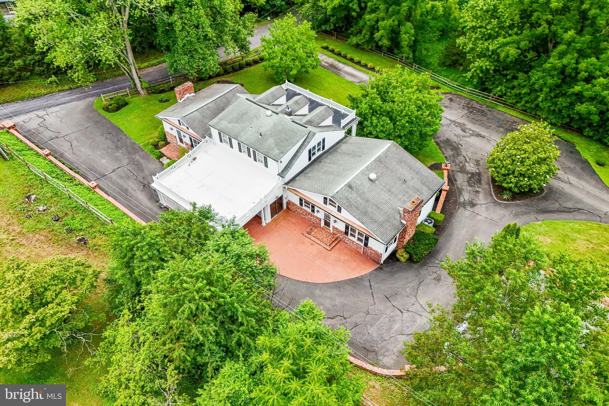 18189 Sands Road Purcellville, VA 20132 - Photo 111 of 145 Aerial view of paved circular driveway.