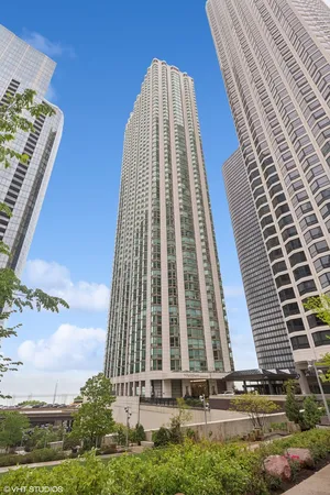 $975,000 | 195 North Harbor Drive, Unit 801809, Chicago, IL 60601