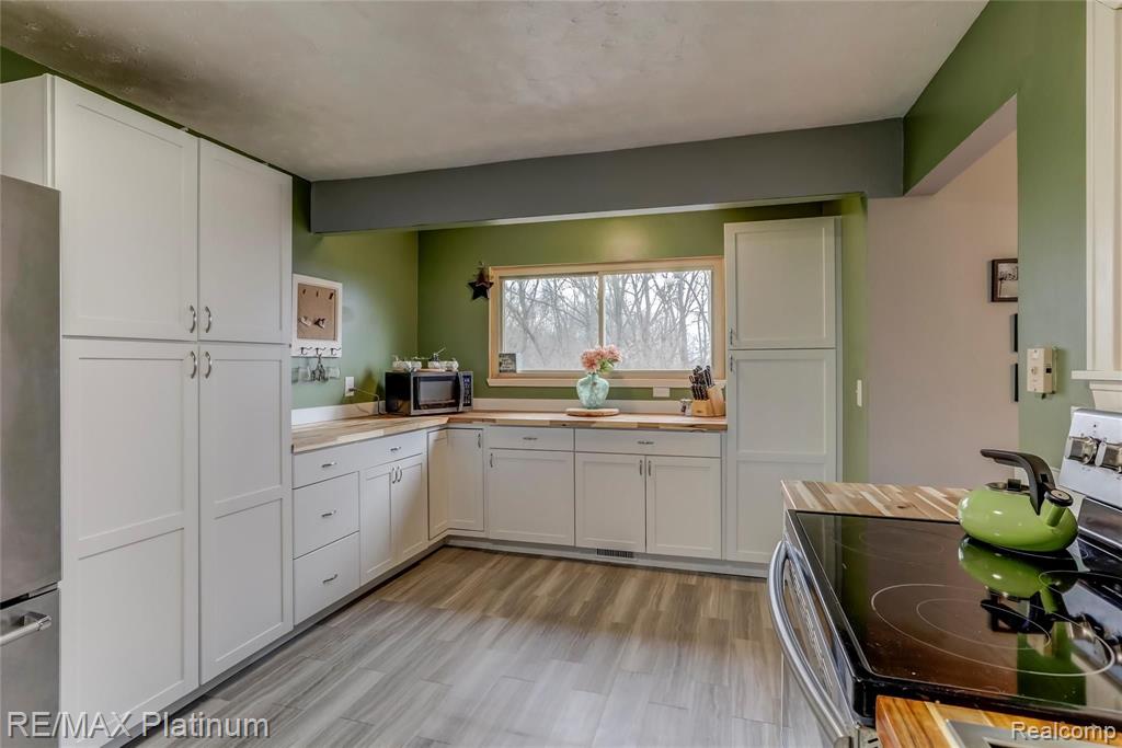 15580 Graves Road Pinckney, MI 48169 - Photo 12 of 29