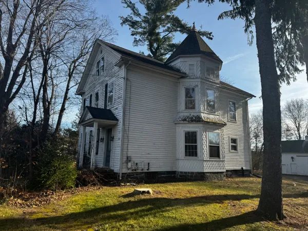 $850,000 | 58 Daniels Farm Road, Trumbull, CT 06611