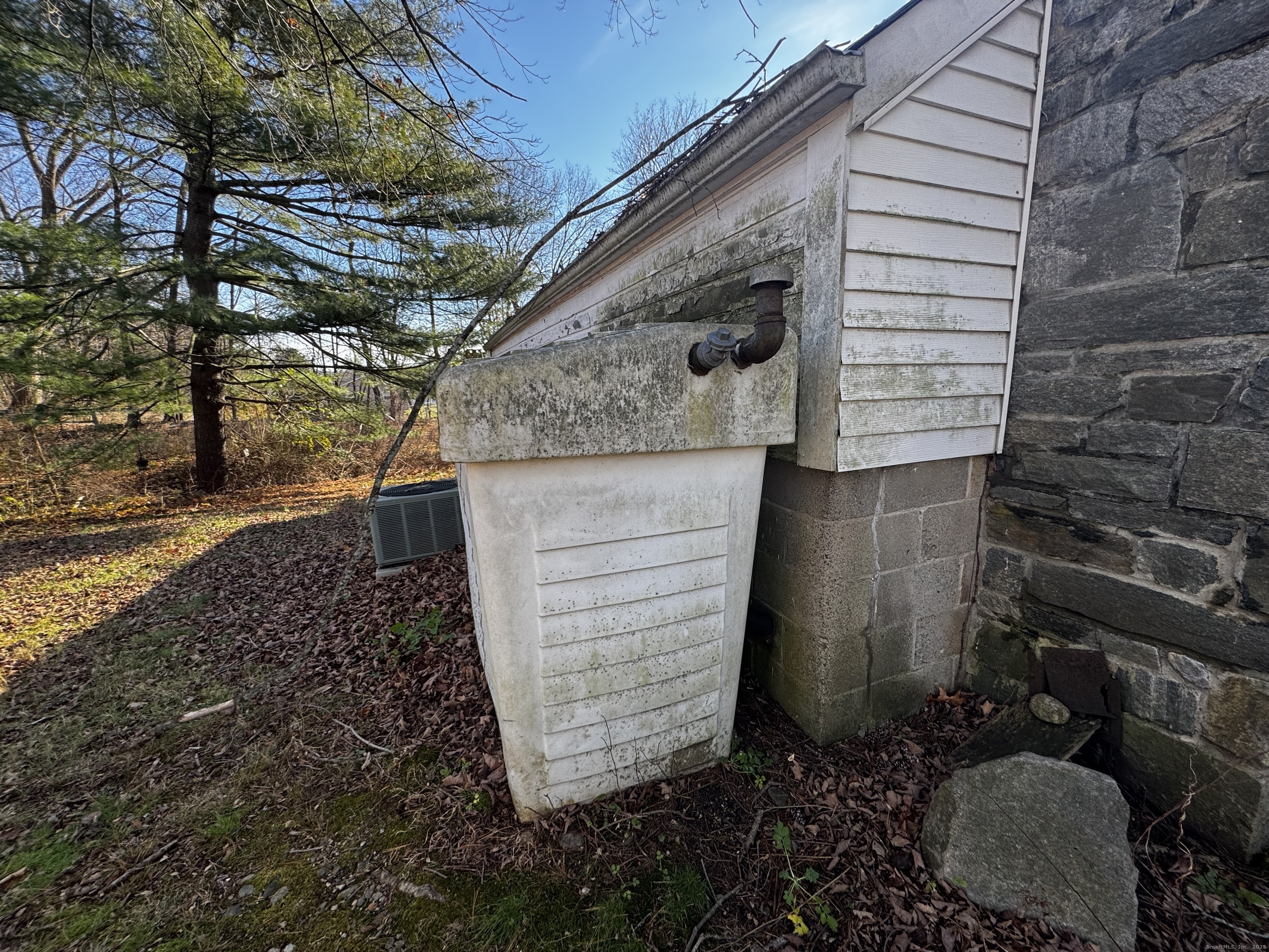 58 Daniels Farm Road Trumbull, CT 06611 - Photo 31 of 40 a view of outdoor space and deck