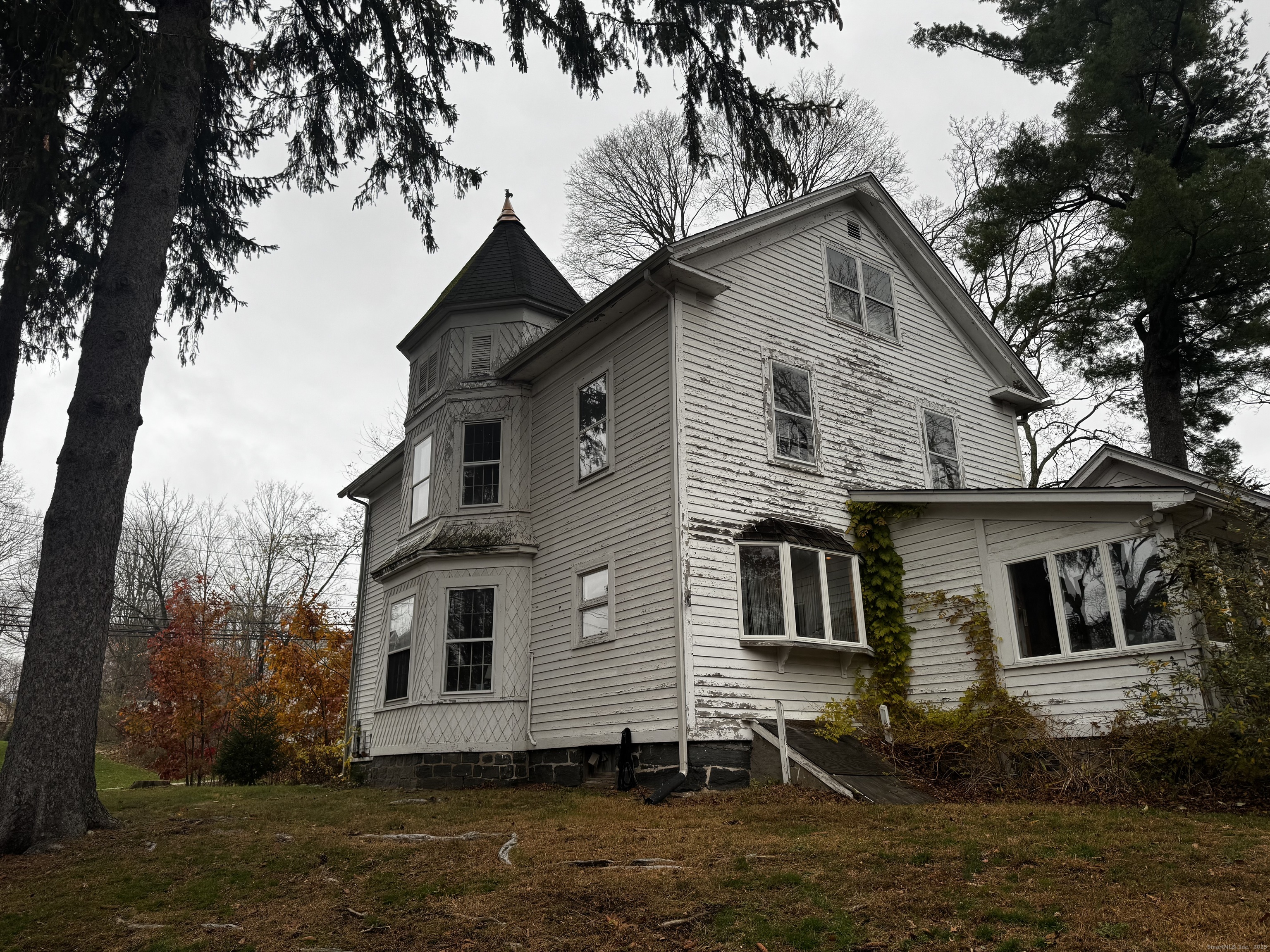 58 Daniels Farm Road Trumbull, CT 06611 - Photo 40 of 40 a front view of a house with a yard