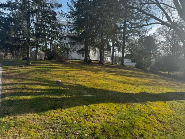 $850,000 | 58 Daniels Farm Road, Trumbull, CT 06611