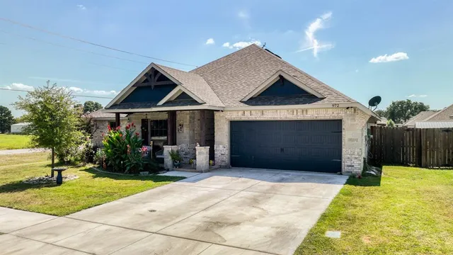 $329,900 | 972 Sam Street, Springtown, TX 76082