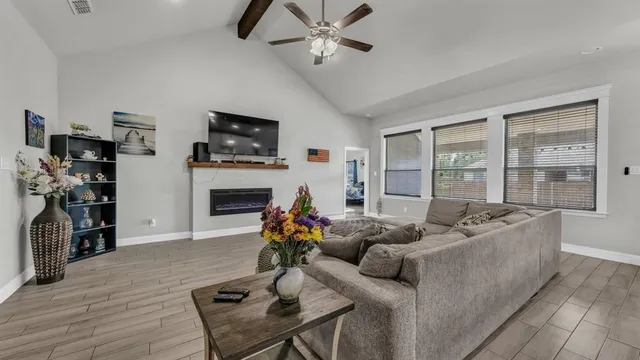 $329,900 | 972 Sam Street, Springtown, TX 76082