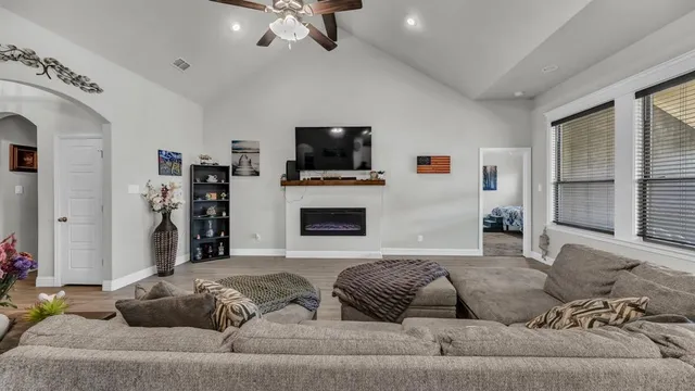 $329,900 | 972 Sam Street, Springtown, TX 76082