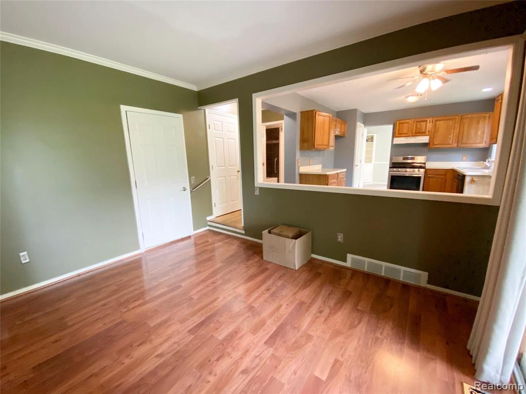 44911 Lemont Road Canton, MI 48187 - Photo 7 of 47