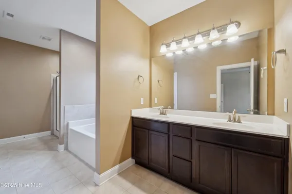 $2,095 | 418 Durham Station Drive, Jacksonville, NC 28546