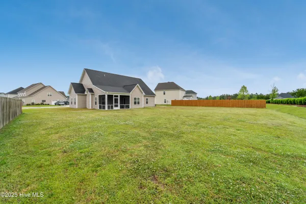 $2,095 | 418 Durham Station Drive, Jacksonville, NC 28546