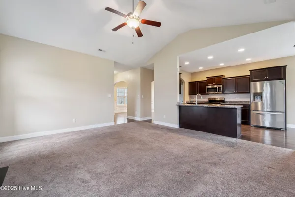 $2,095 | 418 Durham Station Drive, Jacksonville, NC 28546