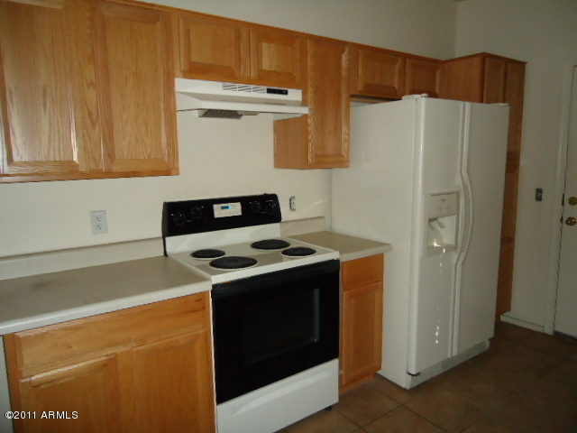 4022 West Fremont Rd. Phoenix, AZ 85041 - Photo 7 of 27 Kitchen