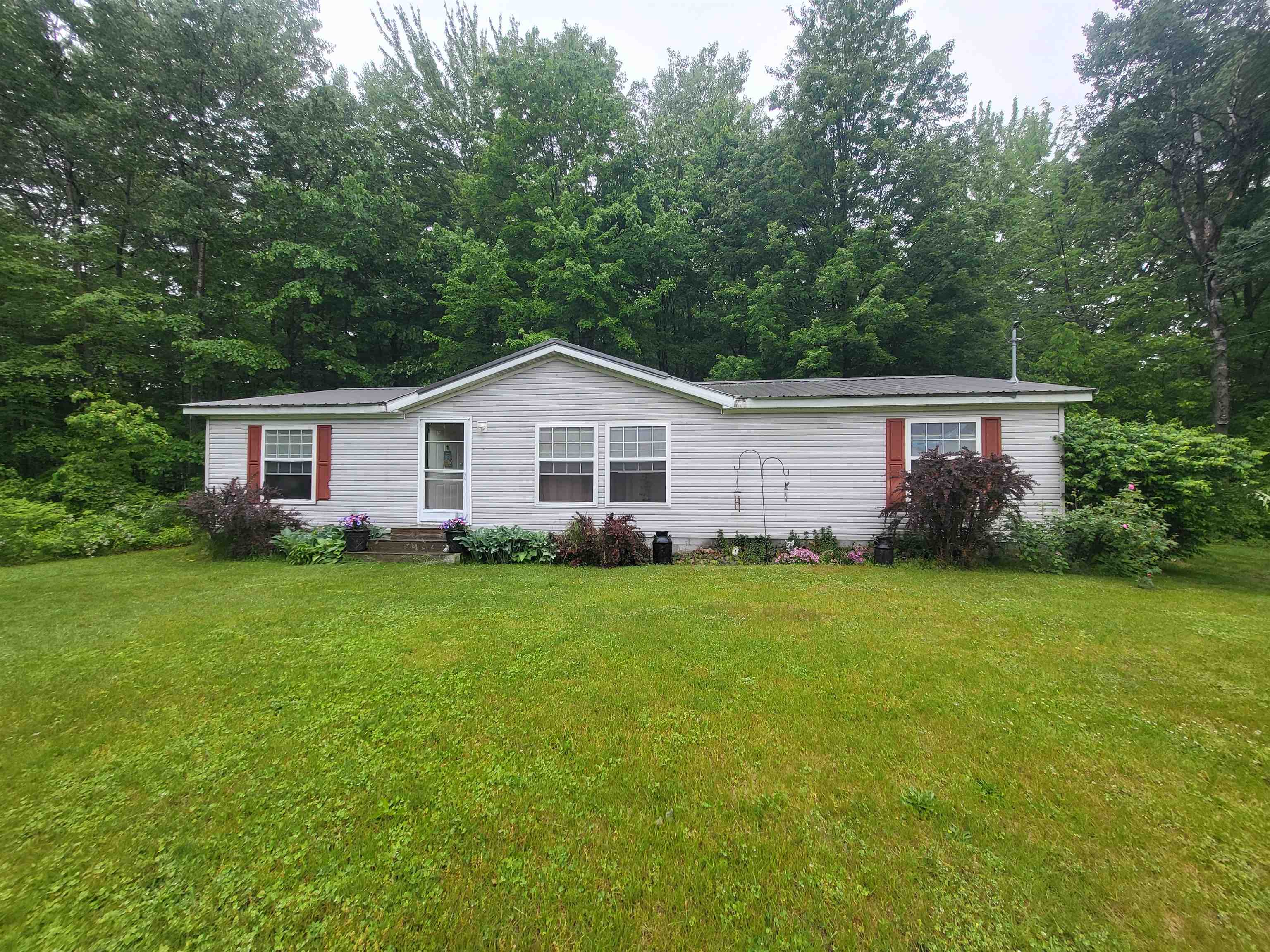 3958 Jones Road Beaverton, MI 48612 - Photo 2 of 30