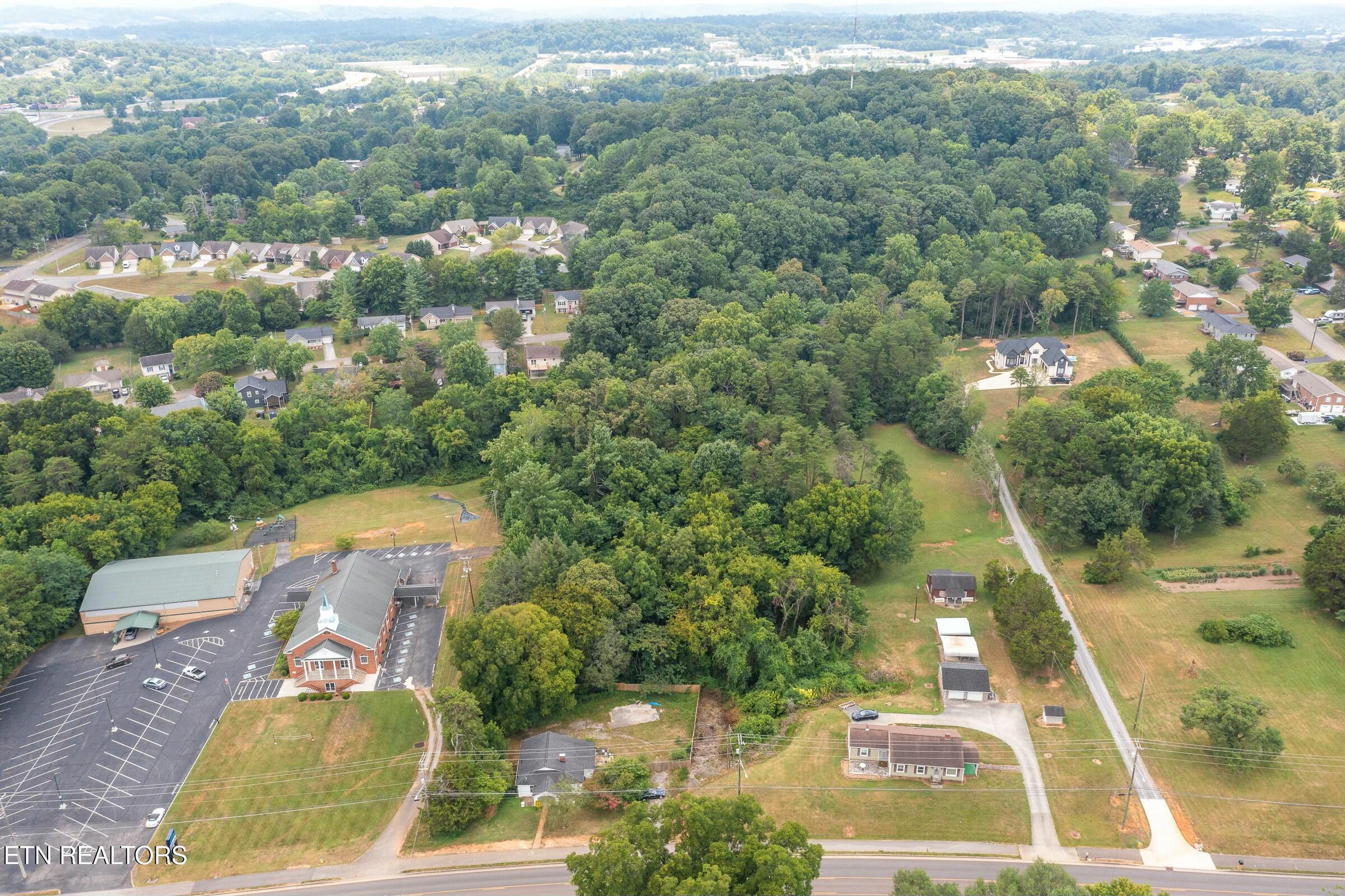 4705 Pleasant Ridge Road Knoxville, TN 37912 - Photo 5 of 6 tempImageauLILV