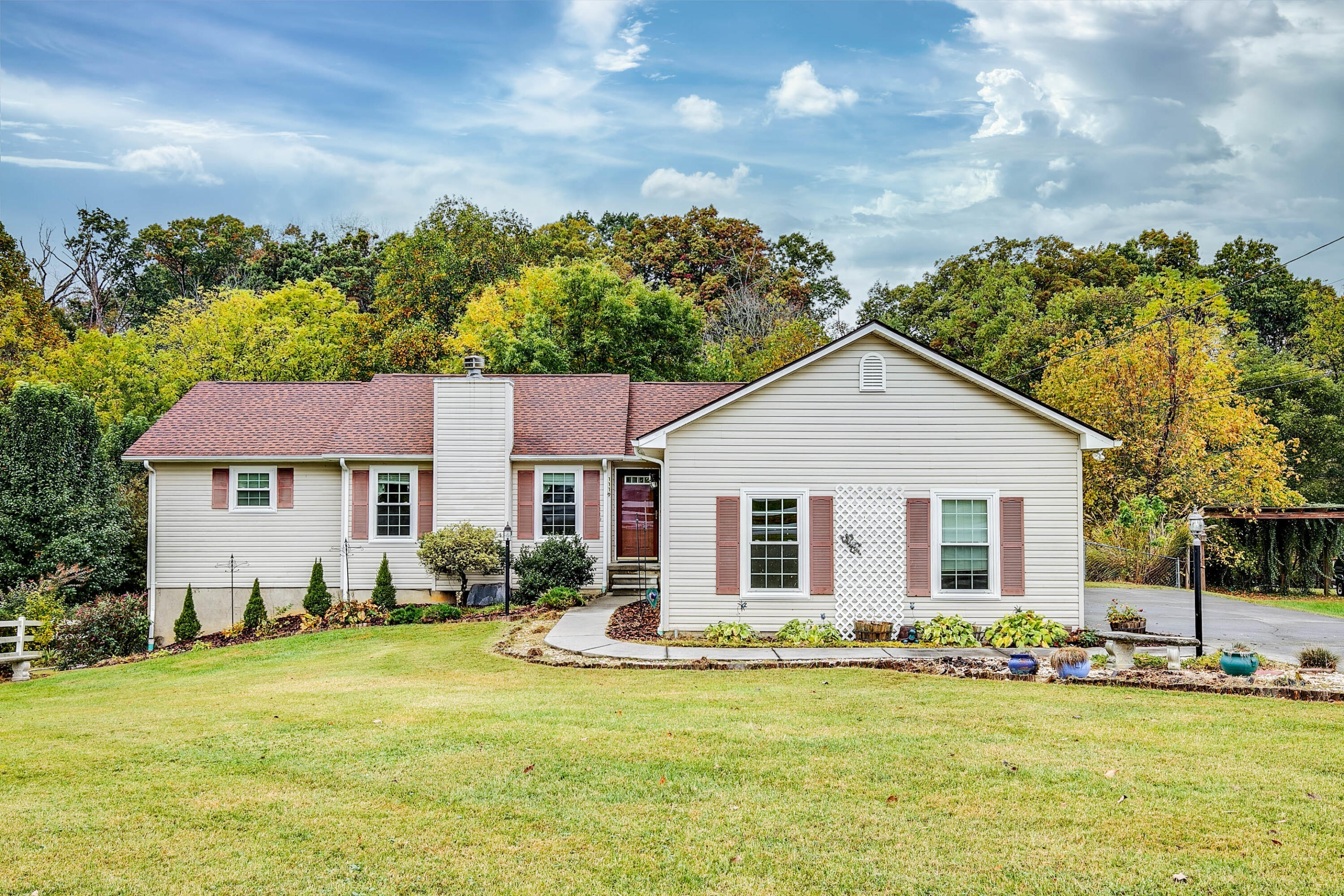 1119 Gray Station Road Gray, TN 37615 - Photo 1 of 35 001_gray_station_rd