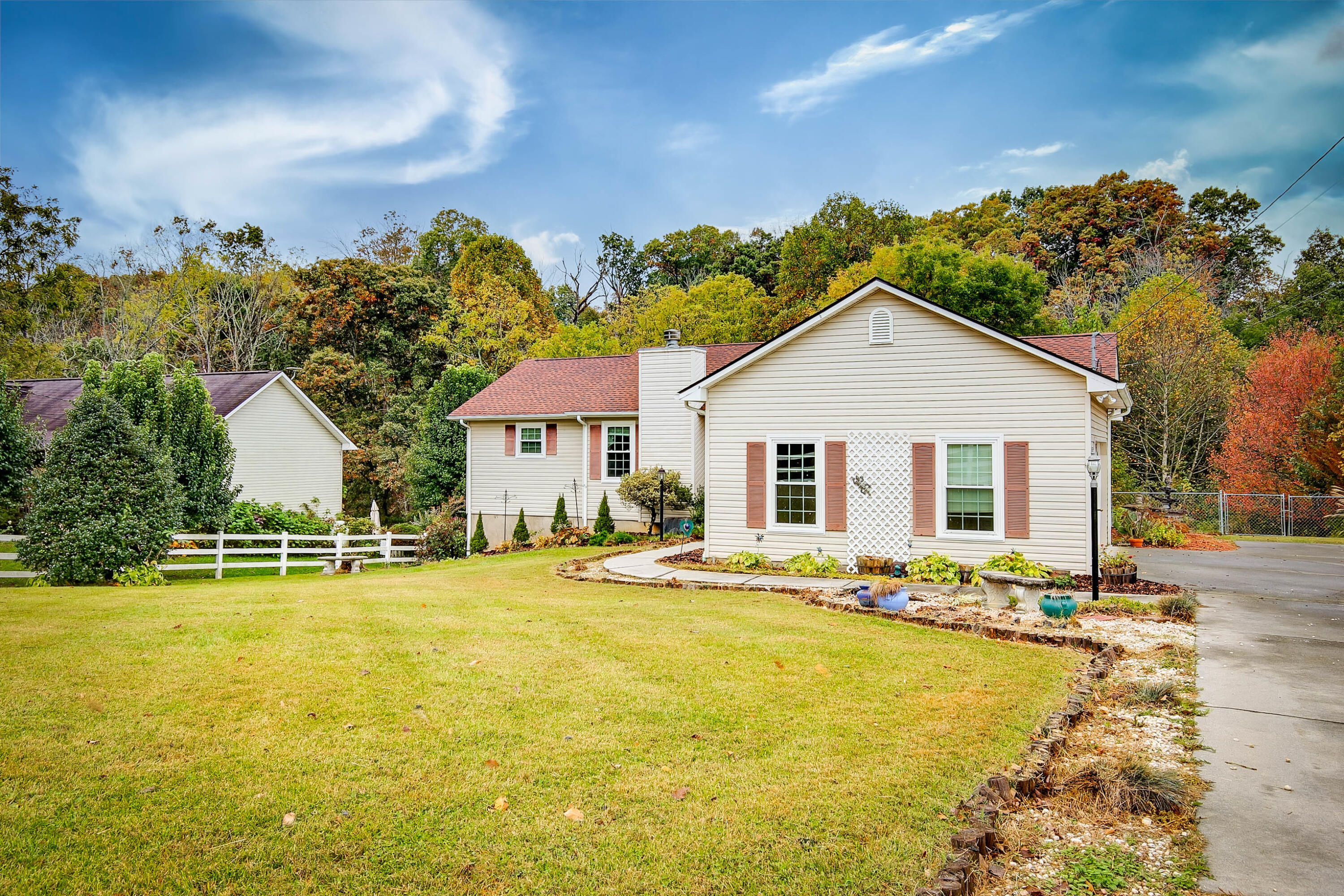 1119 Gray Station Road Gray, TN 37615 - Photo 2 of 35 002_gray_station_rd-2