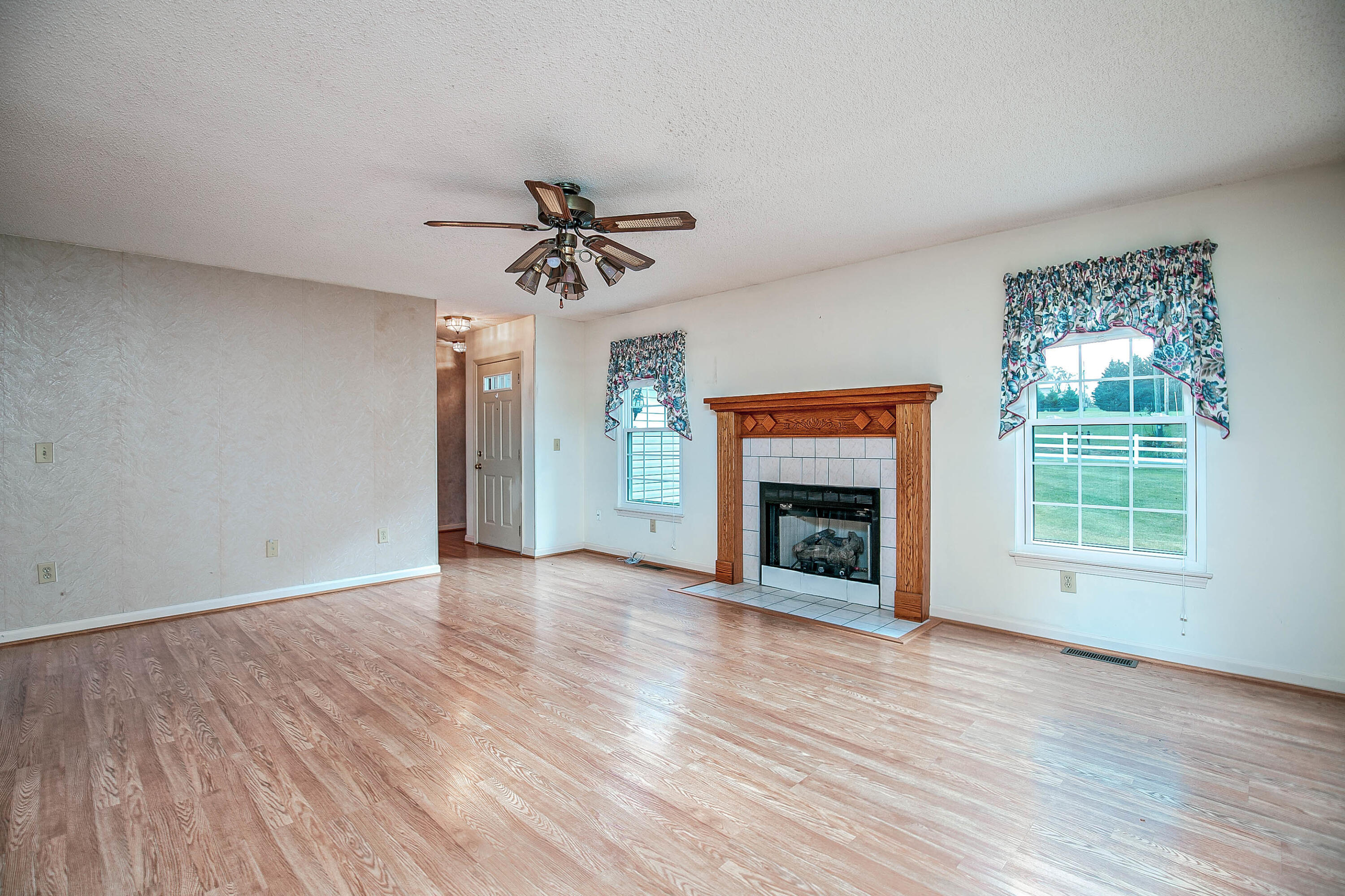 1119 Gray Station Road Gray, TN 37615 - Photo 10 of 35 010_gray_station_rd-9
