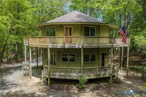 $340,000 | 7 Sunsan Beach Road, Deltaville, VA 23043