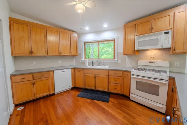 $340,000 | 7 Sunsan Beach Road, Deltaville, VA 23043