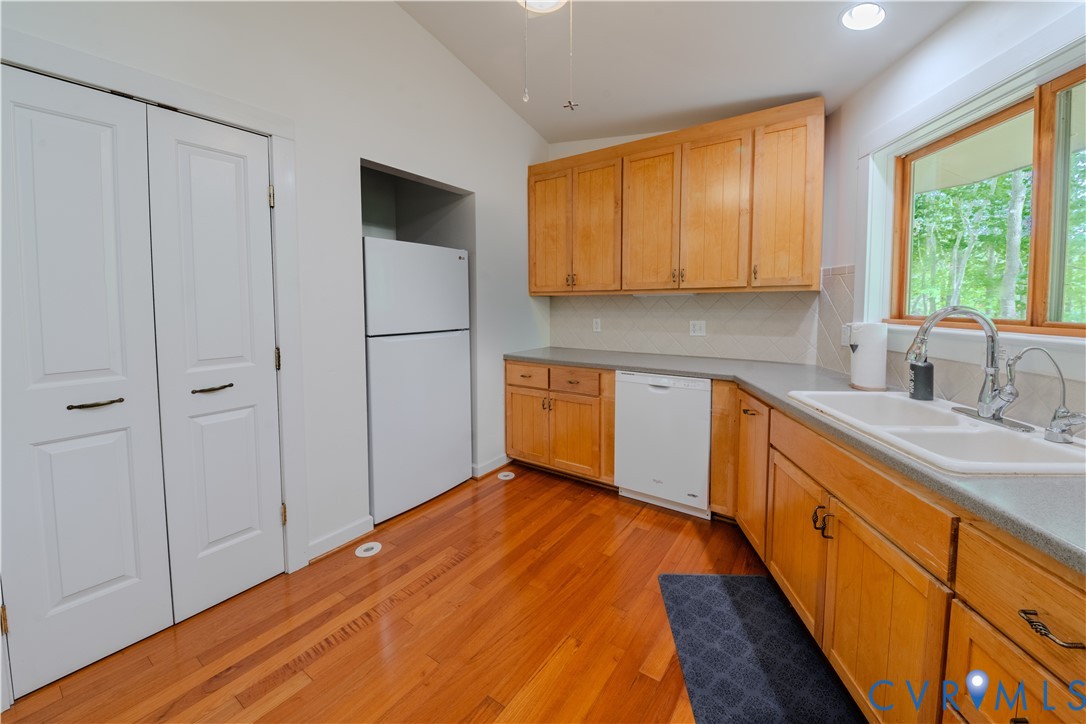 7 Sunsan Beach Road Deltaville, VA 23043 - Photo 16 of 27
