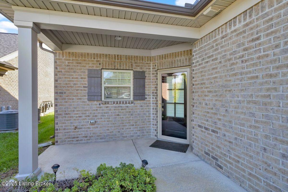 6413 Renate Road Louisville, KY 40291 - Photo 26 of 31 Storm door