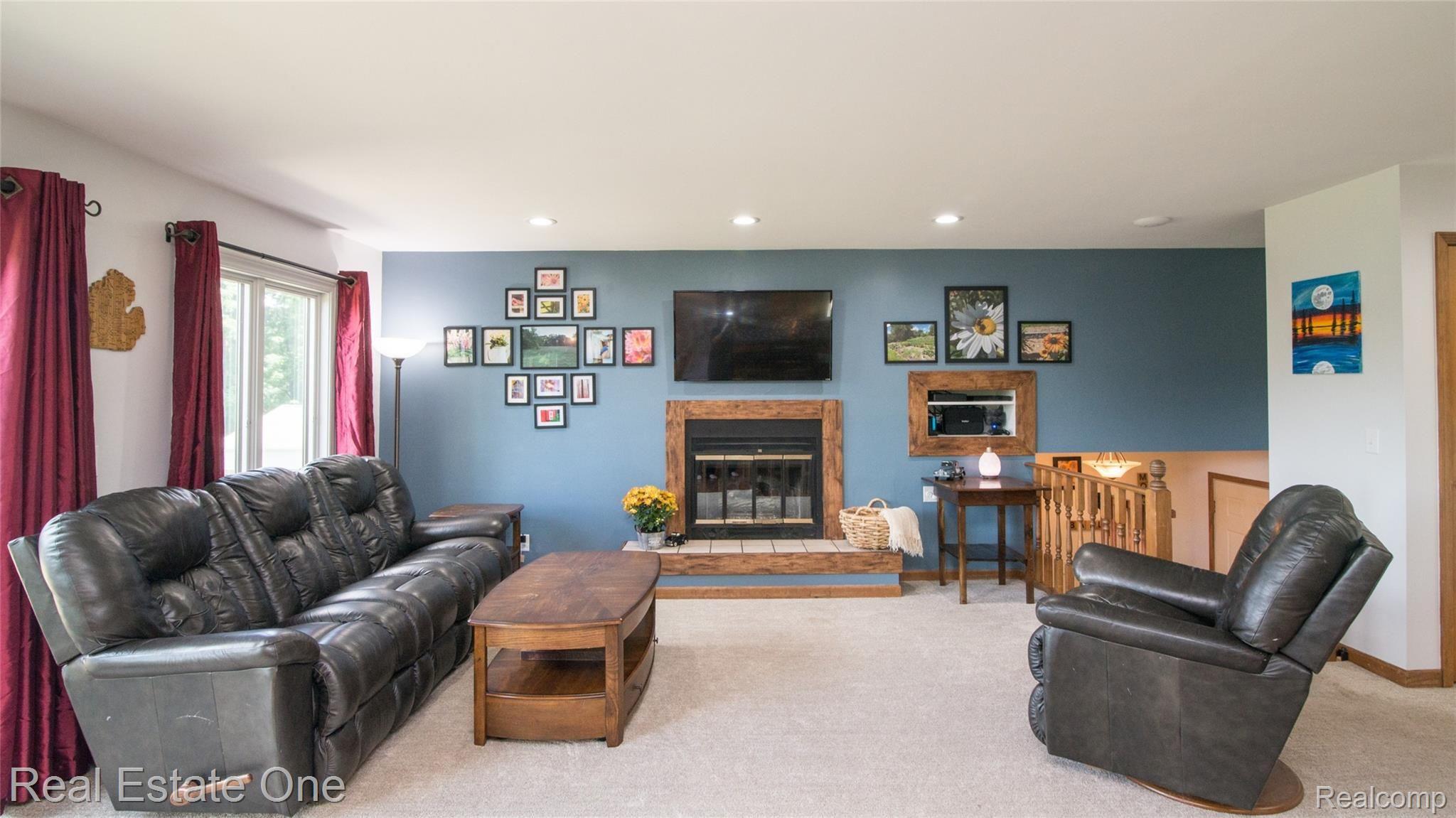 13665 Hibner Road Hartland, MI 48353 - Photo 9 of 60 GREAT ROOM (2).jpg