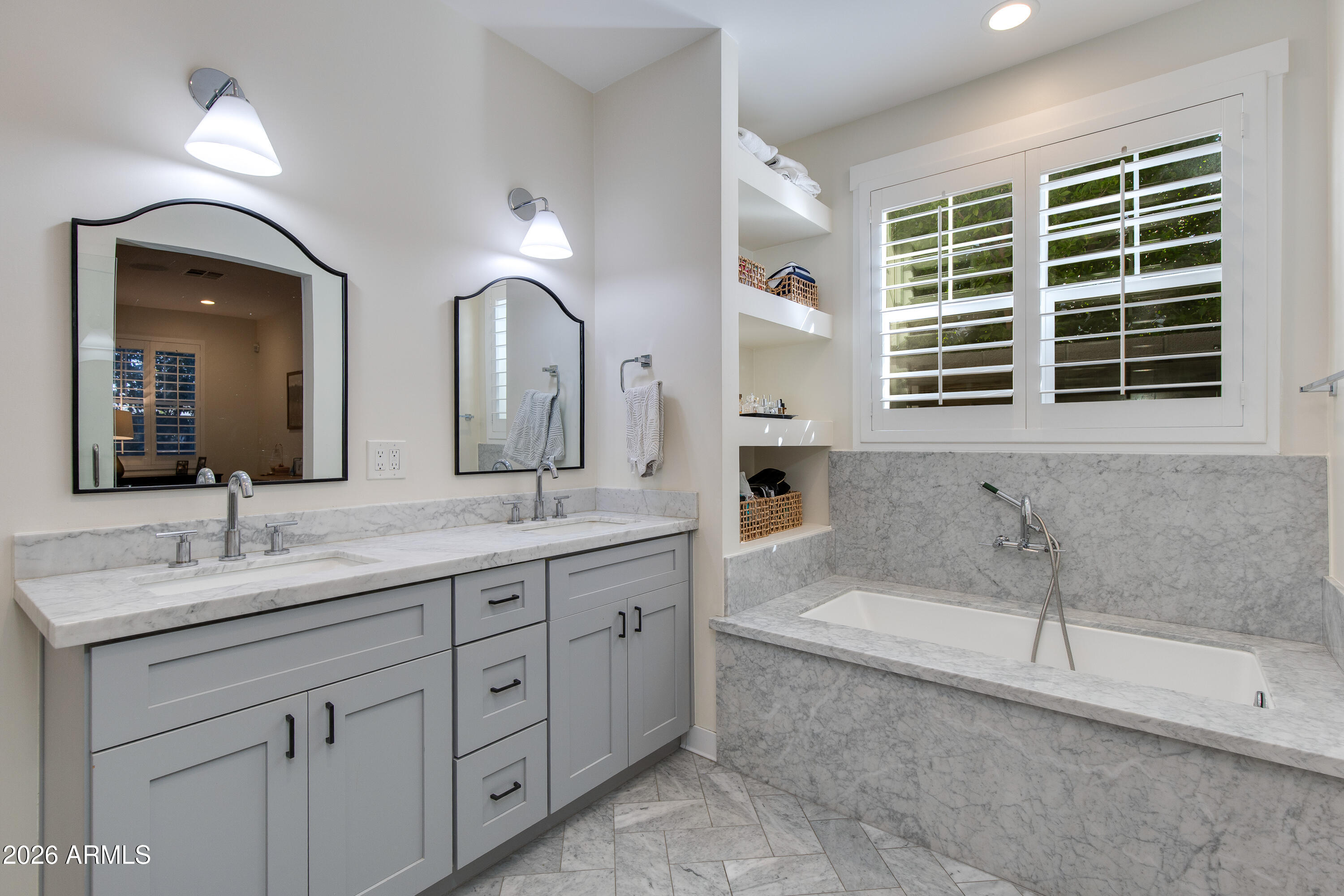 3247 East Sells Drive Phoenix, AZ 85018 - Photo 11 of 26 Primary Bath