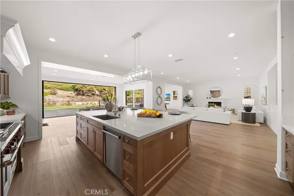 $6,998,000 | 221 Clear Falls, Irvine, CA 92602