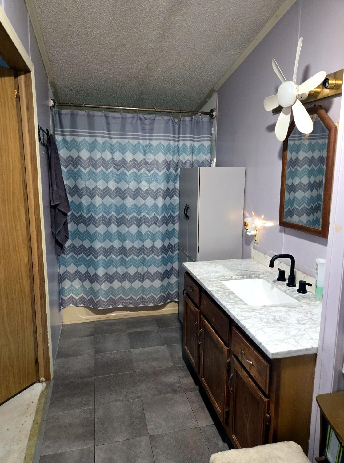 123 Cedar Street Millinocket, ME 04462 - Photo 8 of 16 Primary Bathroom