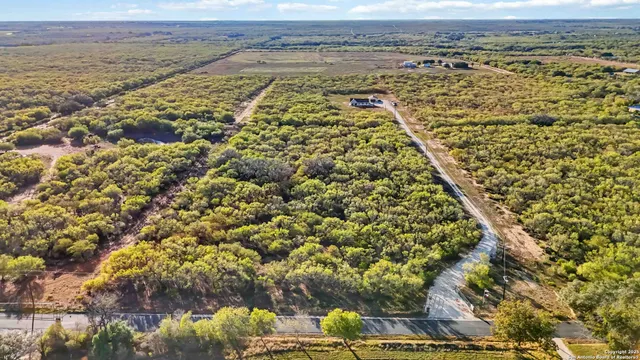 $825,000 | 3137 County Road 5710, Devine, TX 78016