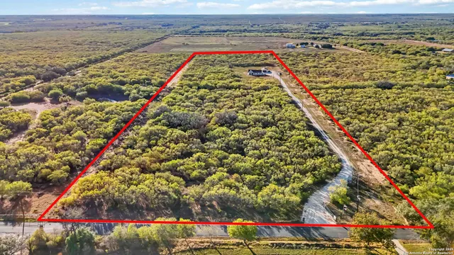 $825,000 | 3137 County Road 5710, Devine, TX 78016