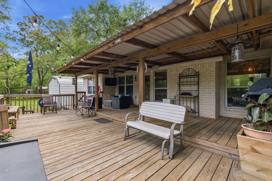 907 Columbia River Road Montgomery, TX 77316 - Photo 17 of 34 a outdoor view with a sitting space