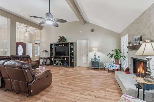 $383,000 | 907 Columbia River Road, Montgomery, TX 77316