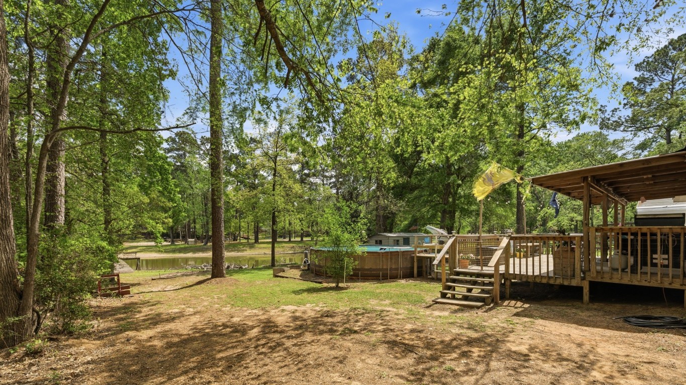 907 Columbia River Road Montgomery, TX 77316 - Photo 24 of 34 a view of a chair and table in the backyard