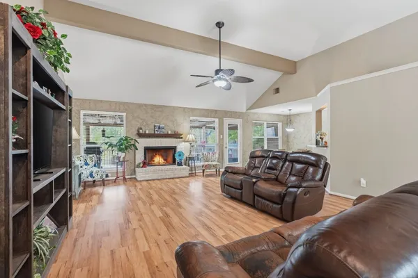 $383,000 | 907 Columbia River Road, Montgomery, TX 77316