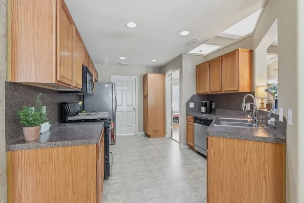 $383,000 | 907 Columbia River Road, Montgomery, TX 77316