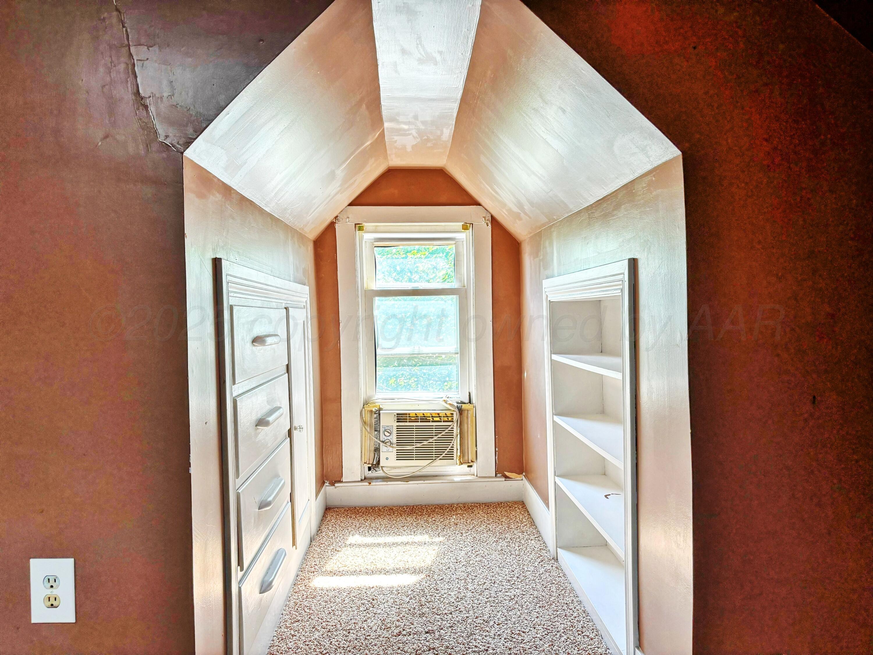 522 South Baylor Street Perryton, TX 79070 - Photo 29 of 52 a view of an entryway