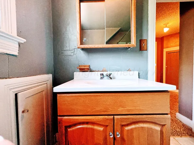 a view of a storage & utility room with washer and dryer