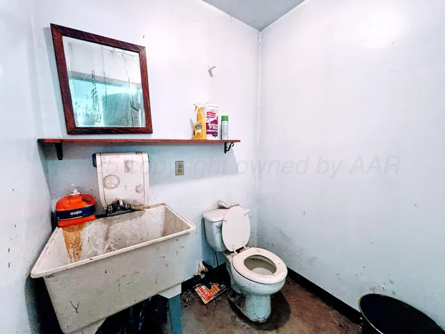 a view of a house with garage and yard