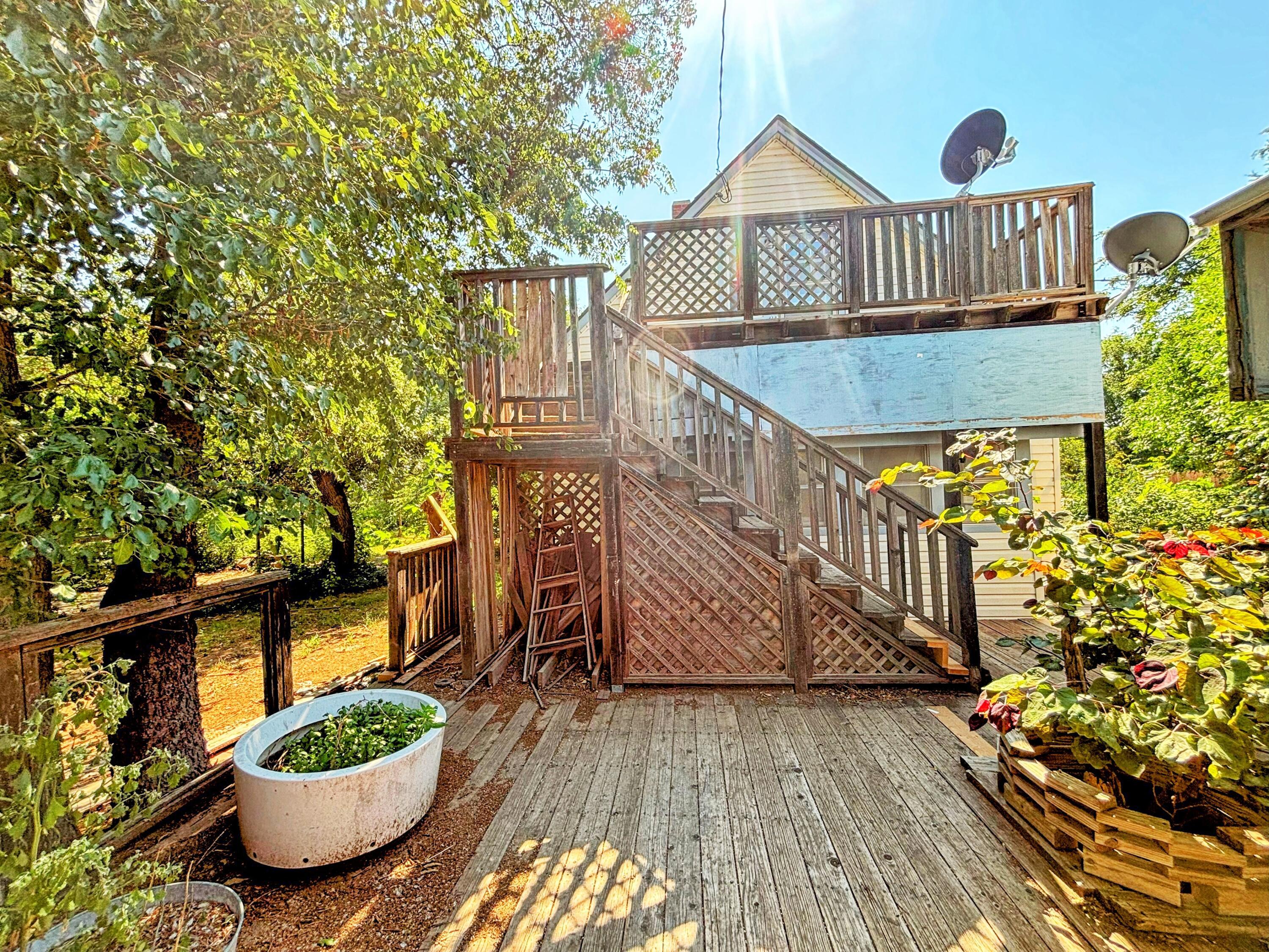 522 South Baylor Street Perryton, TX 79070 - Photo 49 of 52 a view of balcony with small potted plants and wooden fence