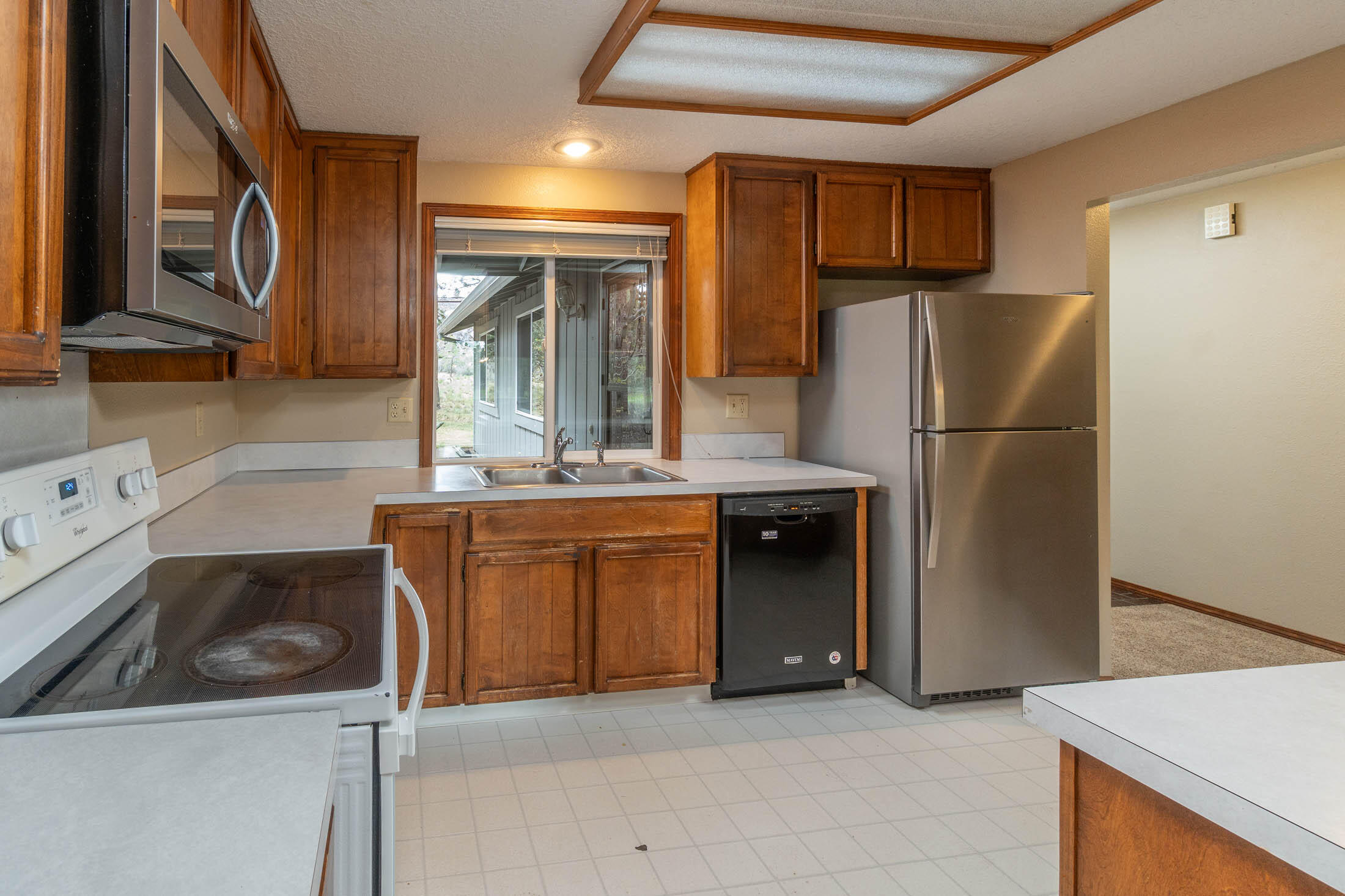 20316 Donkey Sled Road Bend, OR 97702 - Photo 6 of 50 a kitchen with stainless steel appliances granite countertop a refrigerator a stove and a sink with wooden floors