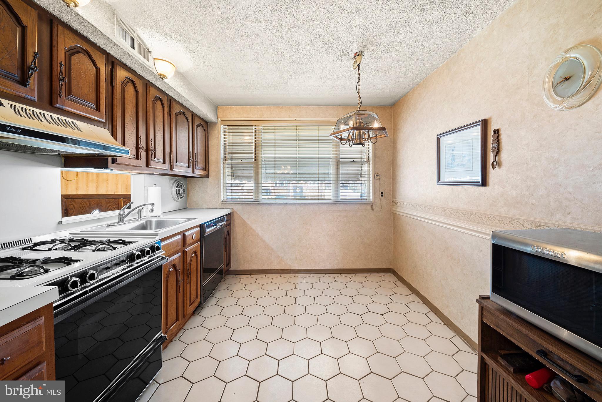 1830 Forrestal Street Philadelphia, PA 19145 - Photo 9 of 29