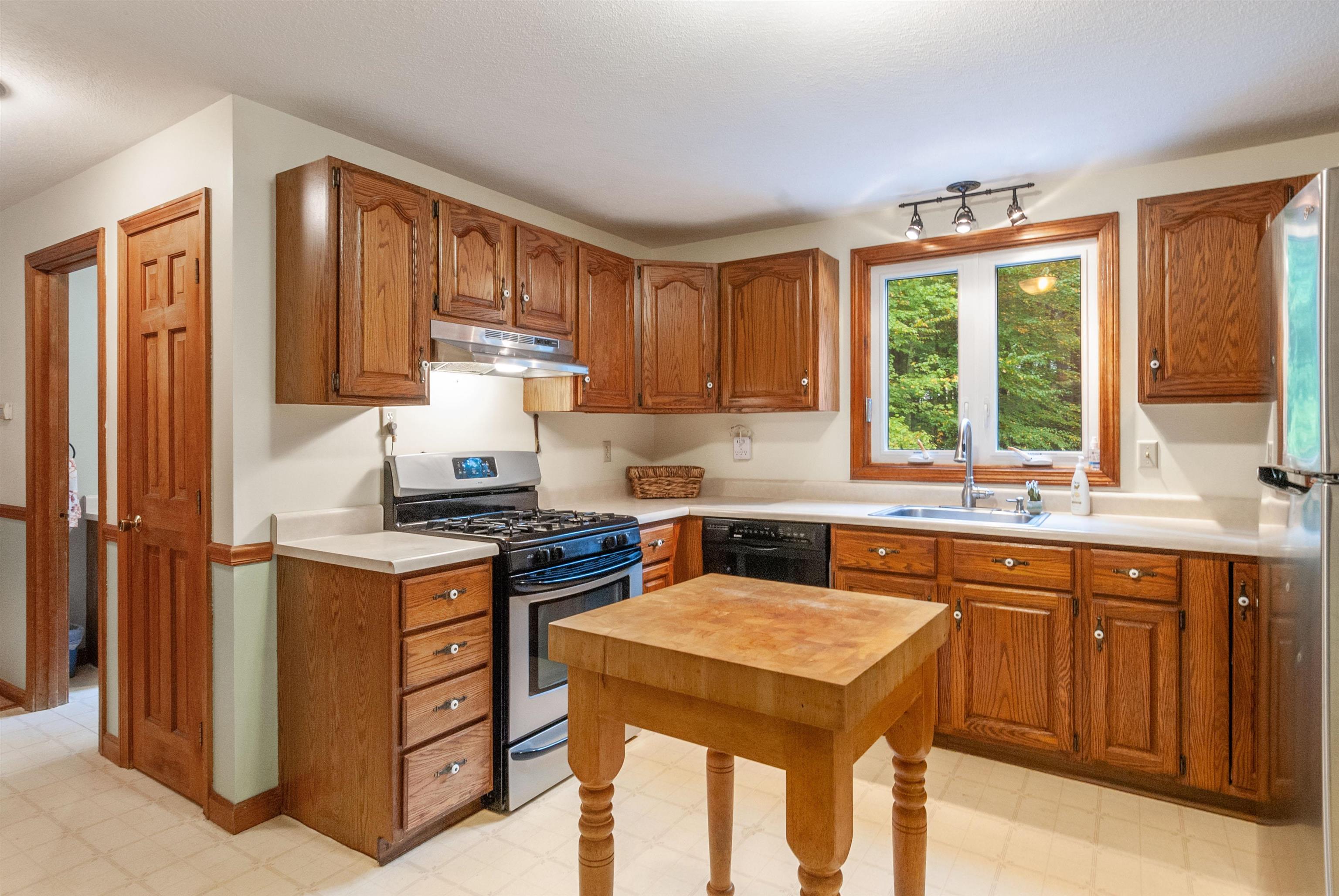 25 Oak Ridge Road Sandown, NH 03873 - Photo 15 of 35