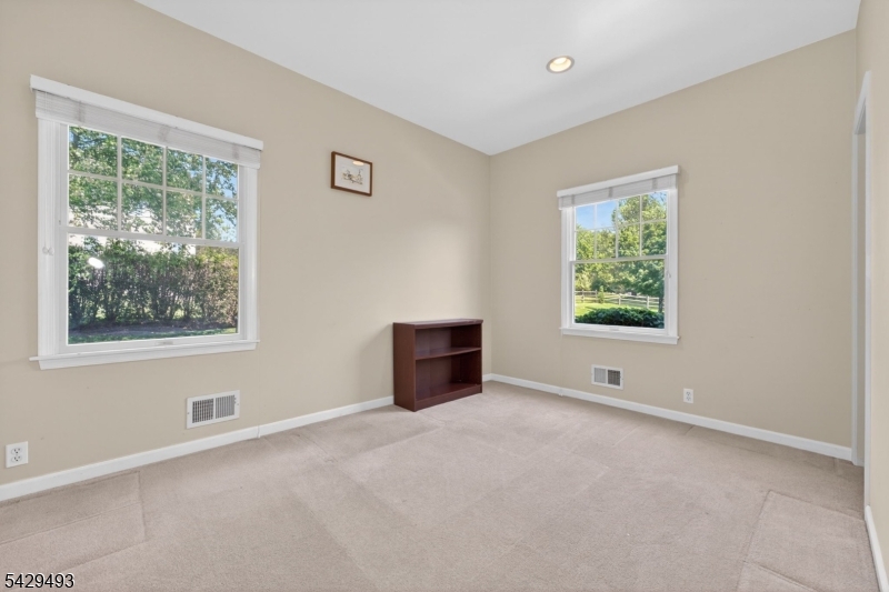 38 Grove Farm Road Pittstown, NJ 08867 - Photo 18 of 46