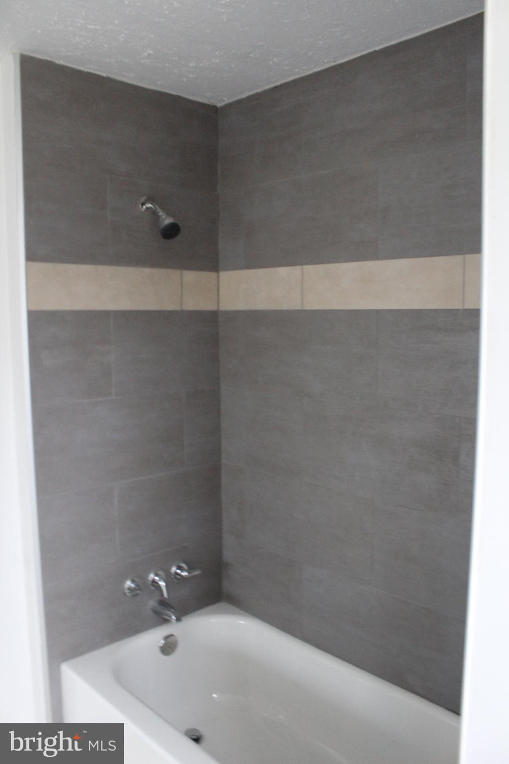 150 Main Street Dover, DE 19901 - Photo 20 of 50 a bathroom with a sink and shower