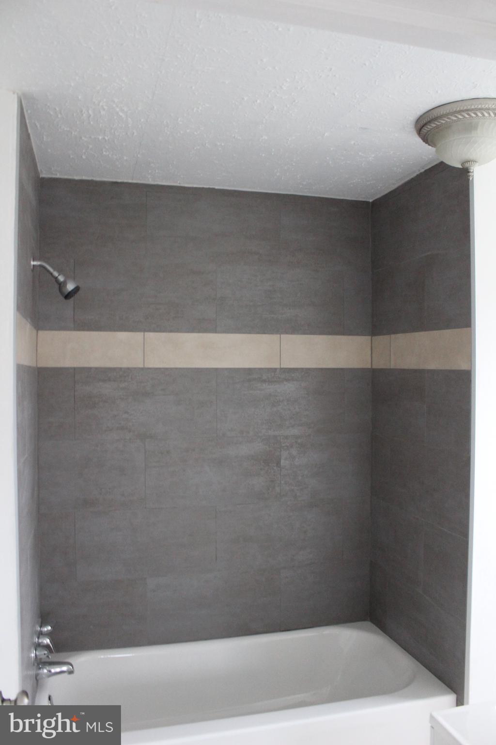 150 Main Street Dover, DE 19901 - Photo 22 of 50 a bathroom with a shower