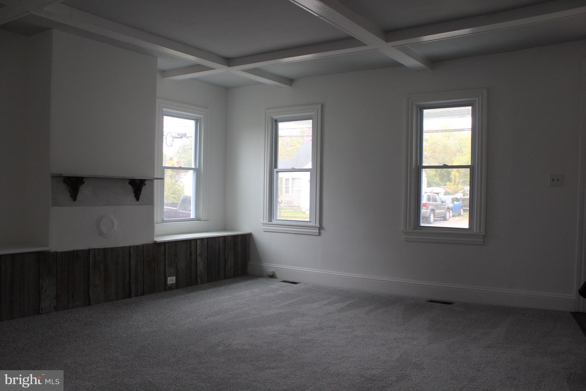 150 Main Street Dover, DE 19901 - Photo 4 of 50 an empty room with windows