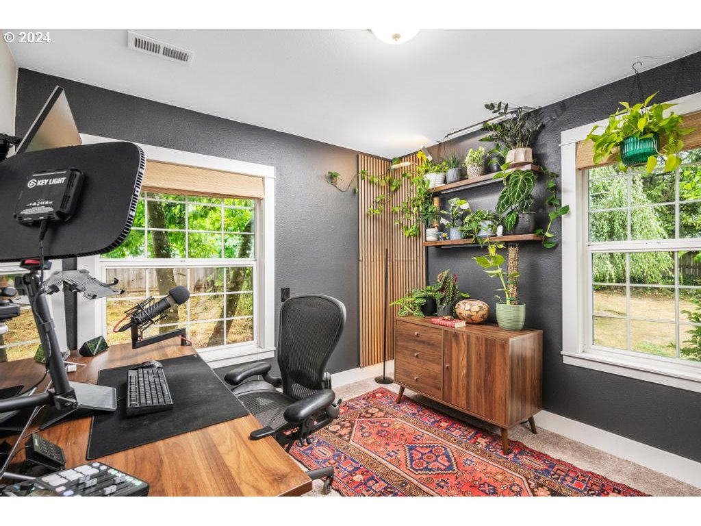 17762 South Redland Road Oregon City, OR 97045 - Photo 16 of 37 a work room with furniture and a window
